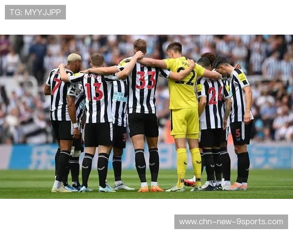 纽卡斯尔威尔逊横向调步后抽射踢出完美角度，攻破对手防线的精彩瞬间